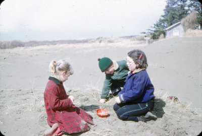 7_Children at Grayland_April 1956.jpg