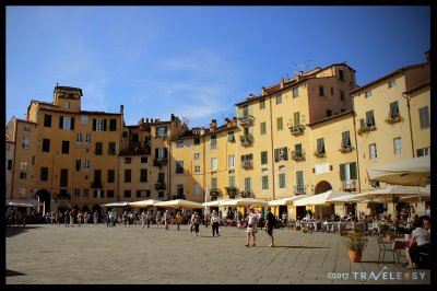 Lucca's oval piazza