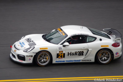 ... Porsche Cayman GT4