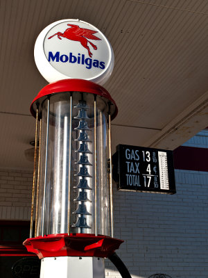 Mobilgas pump, Smithville, TX