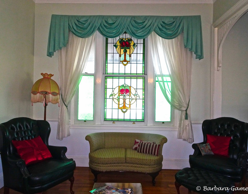 Edwardian Art Nouveau features and furnishings