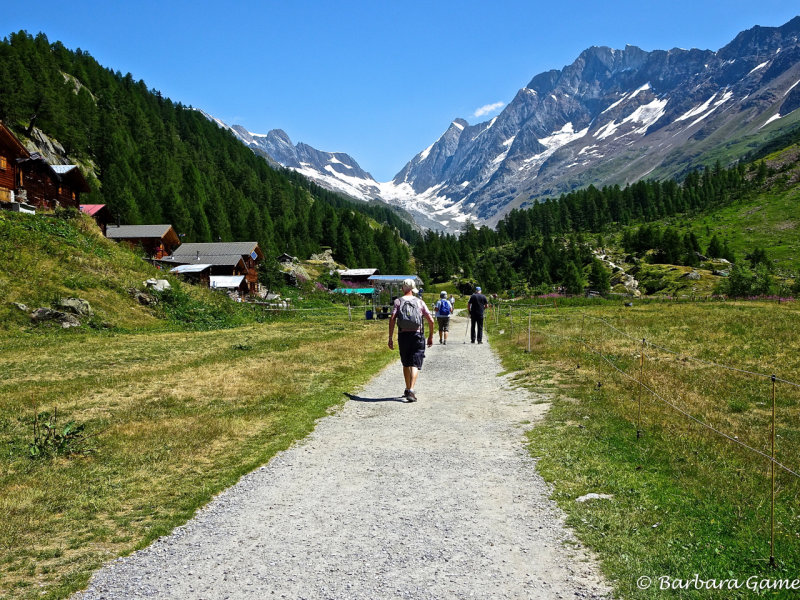 Setting out from Fafleralp to walk to Grundsee