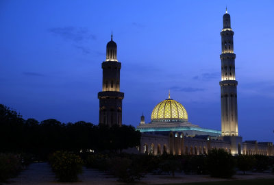 Grand mosque muscat at blue hour DSCF0073.jpg