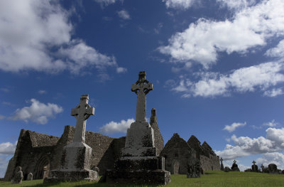 ClonmacnoiseCathedralIMG_7736.jpg