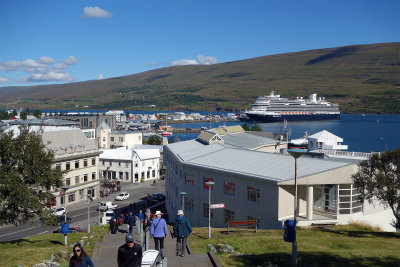 Cruise ship at Akureyri.jpg