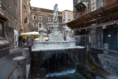 Catania fountain.jpg