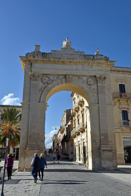 Noto entrance arch.jpg