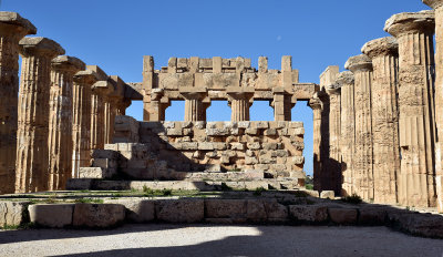 Selinunte temple interior.jpg