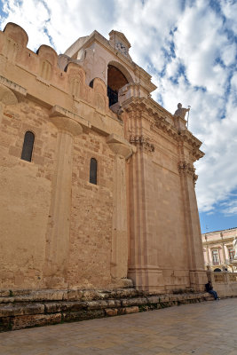 Syracuse Cathedral Minerva.jpg