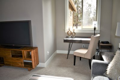 flex room or bedroom 3 off kitchen