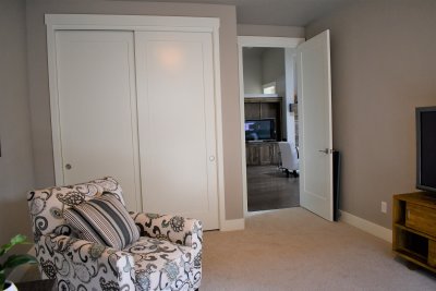 flex room or bedroom 3 off kitchen