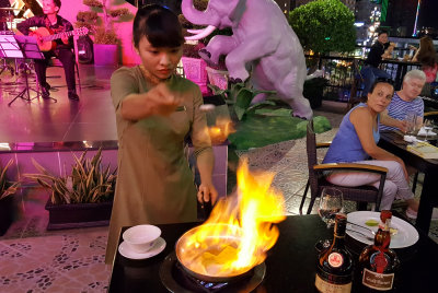 Crepes Suzette at the Rex in Saigon 2