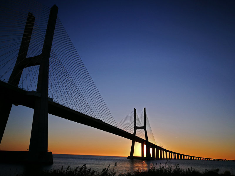 Ponte Vasco da Gama sunrise