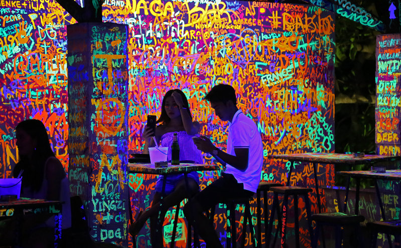 Neon wall, Koh Samet