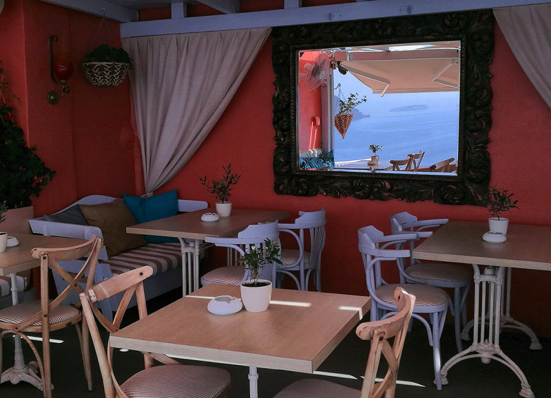 Melevio Cafe Mirror, Oia