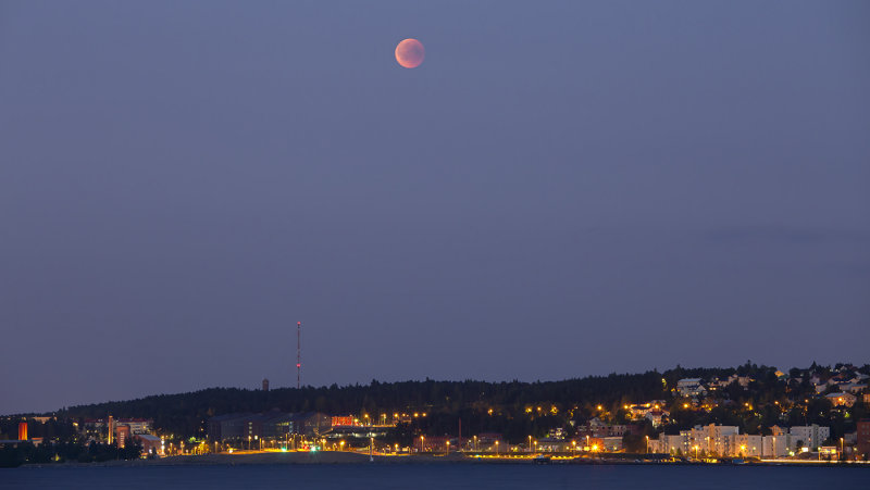 The eclipse - Red moon above Tampere