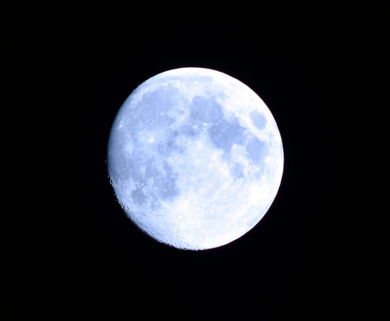 P67 300mmX2 on D810 moon.jpg