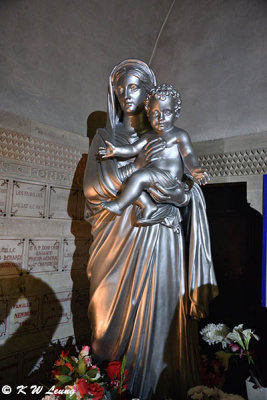 Virgin Mary carry Baby Jesus DSC_3414