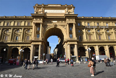 Arco de Triunfo en la Piazza della Repubblica DSC_3745
