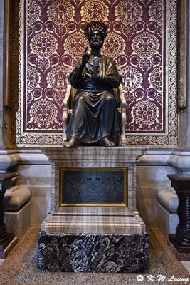 Bronze statue of Saint Peter by Arnolfo di Cambio DSC_3997