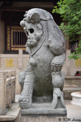 Stone lion, Kaiyuan Temple DSC_1988