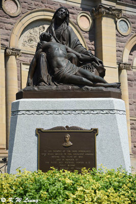 Bronze Pieta in front of St. Paul's Basilica DSC_6563