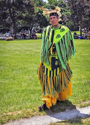 Powwow Grass Dancer DSCN09337