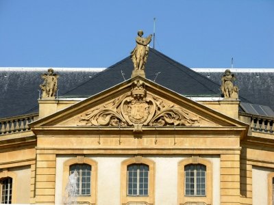 Fronton de l'opra-thtrePediment of the Opera house and theater