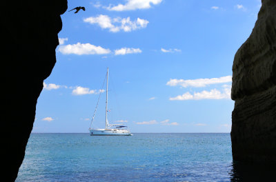 anchoring Milos - Kleftiko Beach 