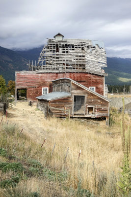 Barn on the way from Joseph to Enterprise