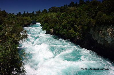 Chutes Huka (sur le fleuve Waikato), N.-Z. - IMGP0326.JPG