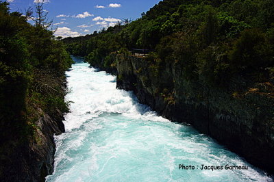 Chutes Huka (sur le fleuve Waikato), N.-Z. - IMGP0327.JPG