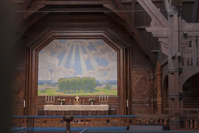 The altarpiece inside the church - Altartavlan inne i kyrkan