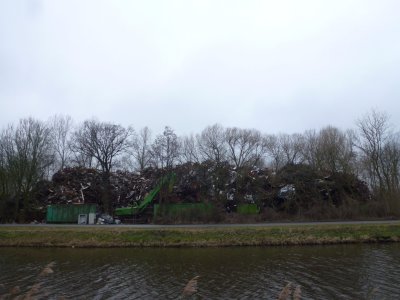 Wolthaarsdijk Oostzijde Sloopbedrijf aan de overkant