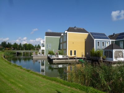 Houten, huizen bij de Rietplas vanaf Rendiermos