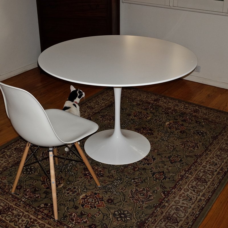 Saarinen Pedestal Table