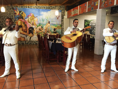  Mariachis - our lunch time entertainment
