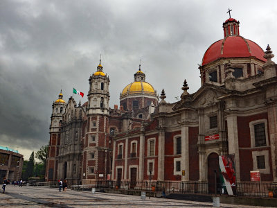 The crooked original Basilica Guadalupe 28 Sep,16