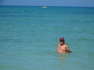 7 Dave having a beer and a swim in Cayo Jutias 3 Oct 16.jpg
