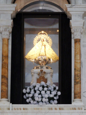 5 Inside the Basilica de Nestra - statue of The Virgin.jpg