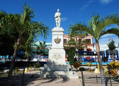 7 Statue in the town square 14 Oct 16.jpg