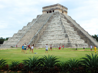 21 Chichen Itza - pyramid.jpg