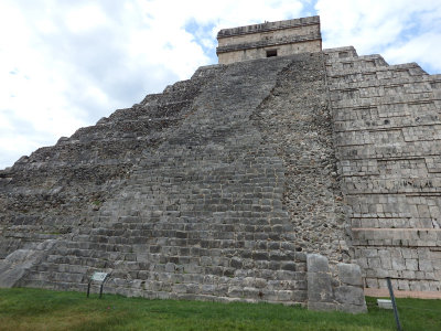 29 El Castillo - Chichen Itza in Mexico 19 Oct 16.jpg