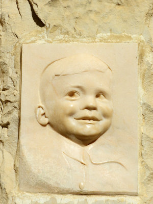 Stone carving of a child on the way into the memorial 27 Oct, 17