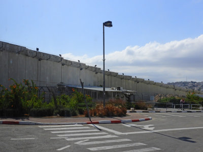 The concrete wall separating Israel and Palestine 28 Oct, 17
