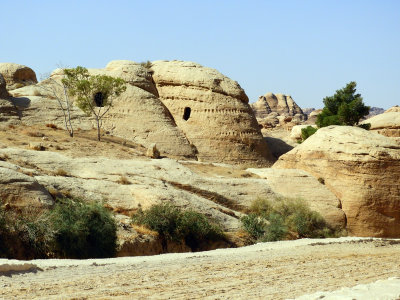 Sandstone rocks with caves that housed the Bedouins 3 Nov, 17