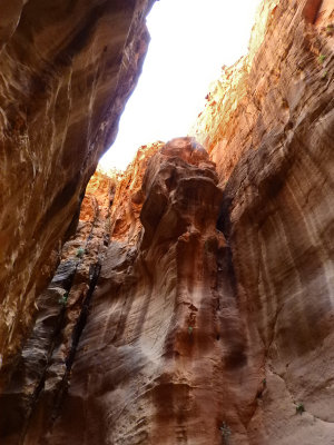 The cliff walls are so close they look as though they are touching 3 Nov, 17