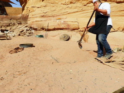 Cooking our lunch in a earth oven or cooking pit 4 Nov, 17