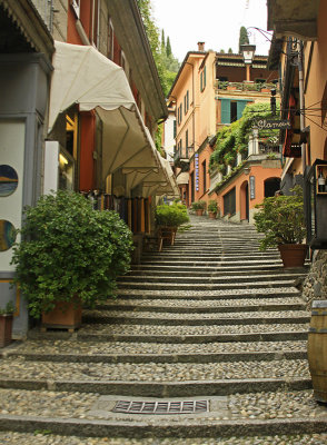 MAIN STAIRS IN BELLAGIO
