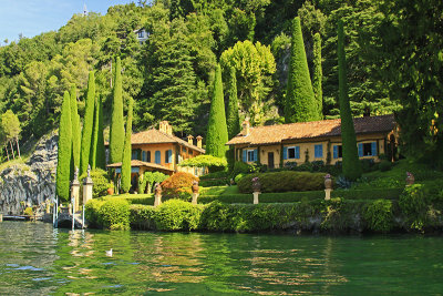 BEAUTIFUL LAKESHORE HOME